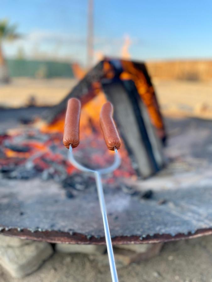 Twin Palms Desert Getaway - Jacuzzi, Fire Pit, Meditation Room & More Джошуа-Три Экстерьер фото