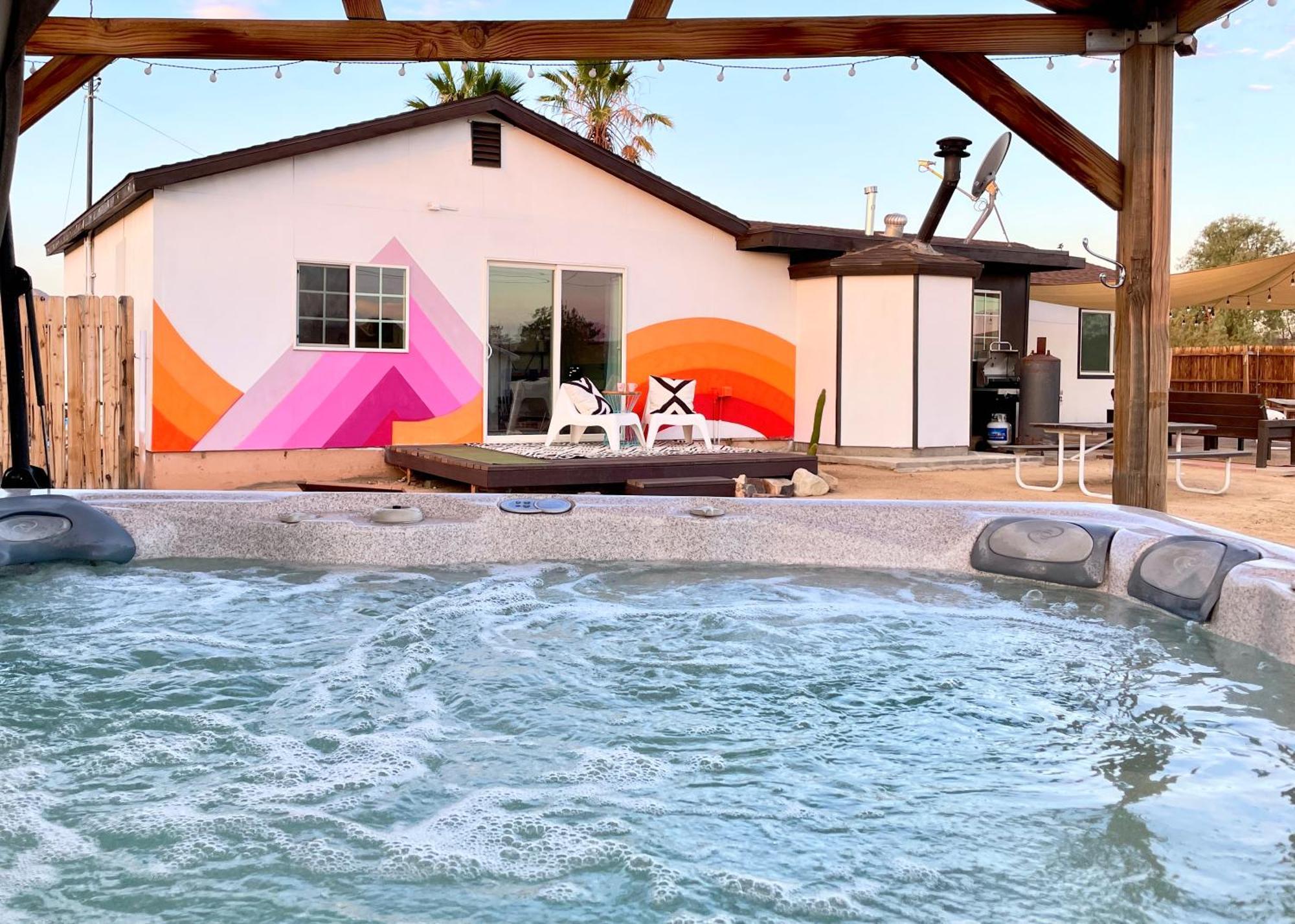 Twin Palms Desert Getaway - Jacuzzi, Fire Pit, Meditation Room & More Джошуа-Три Экстерьер фото
