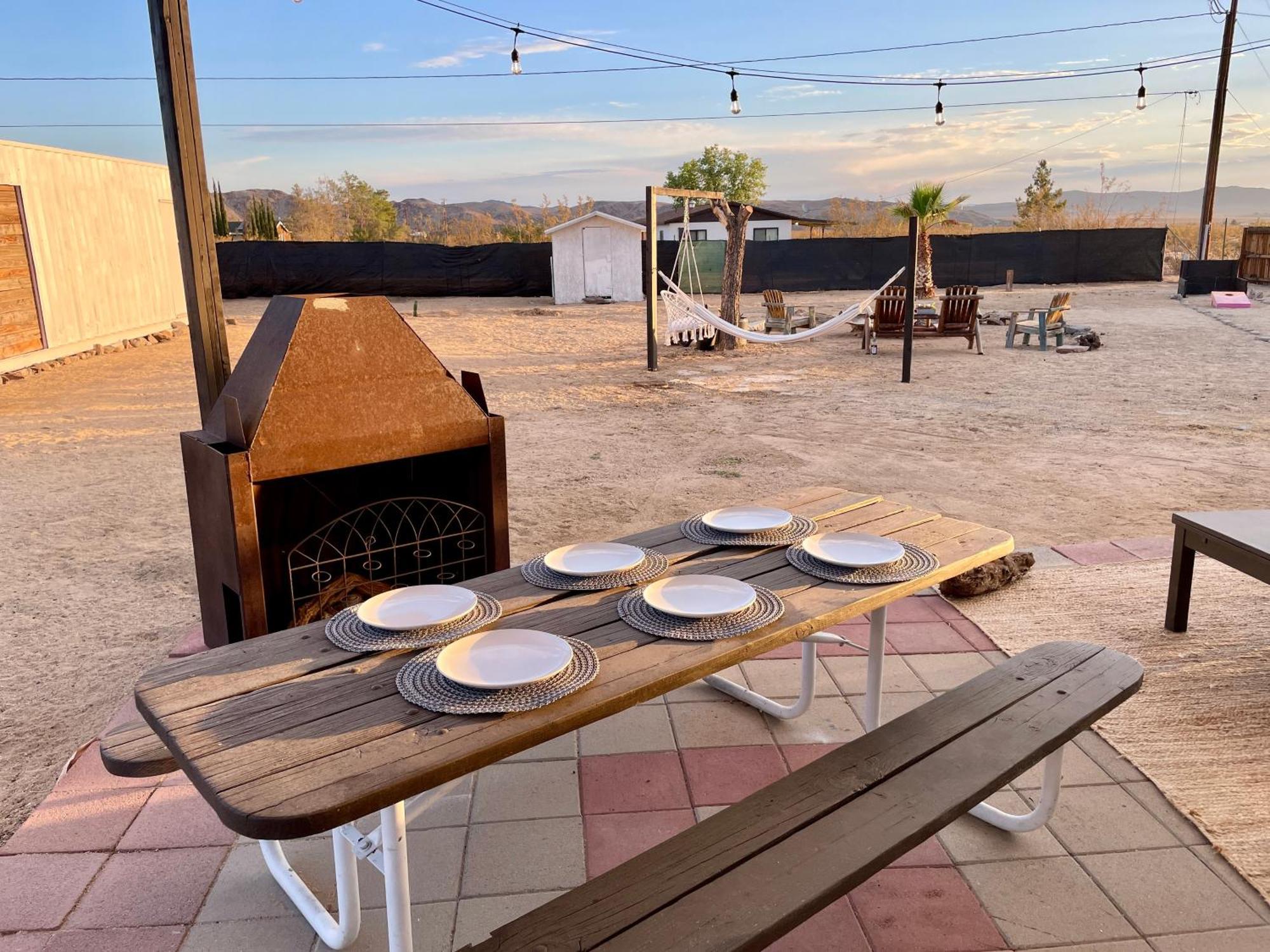 Twin Palms Desert Getaway - Jacuzzi, Fire Pit, Meditation Room & More Джошуа-Три Экстерьер фото