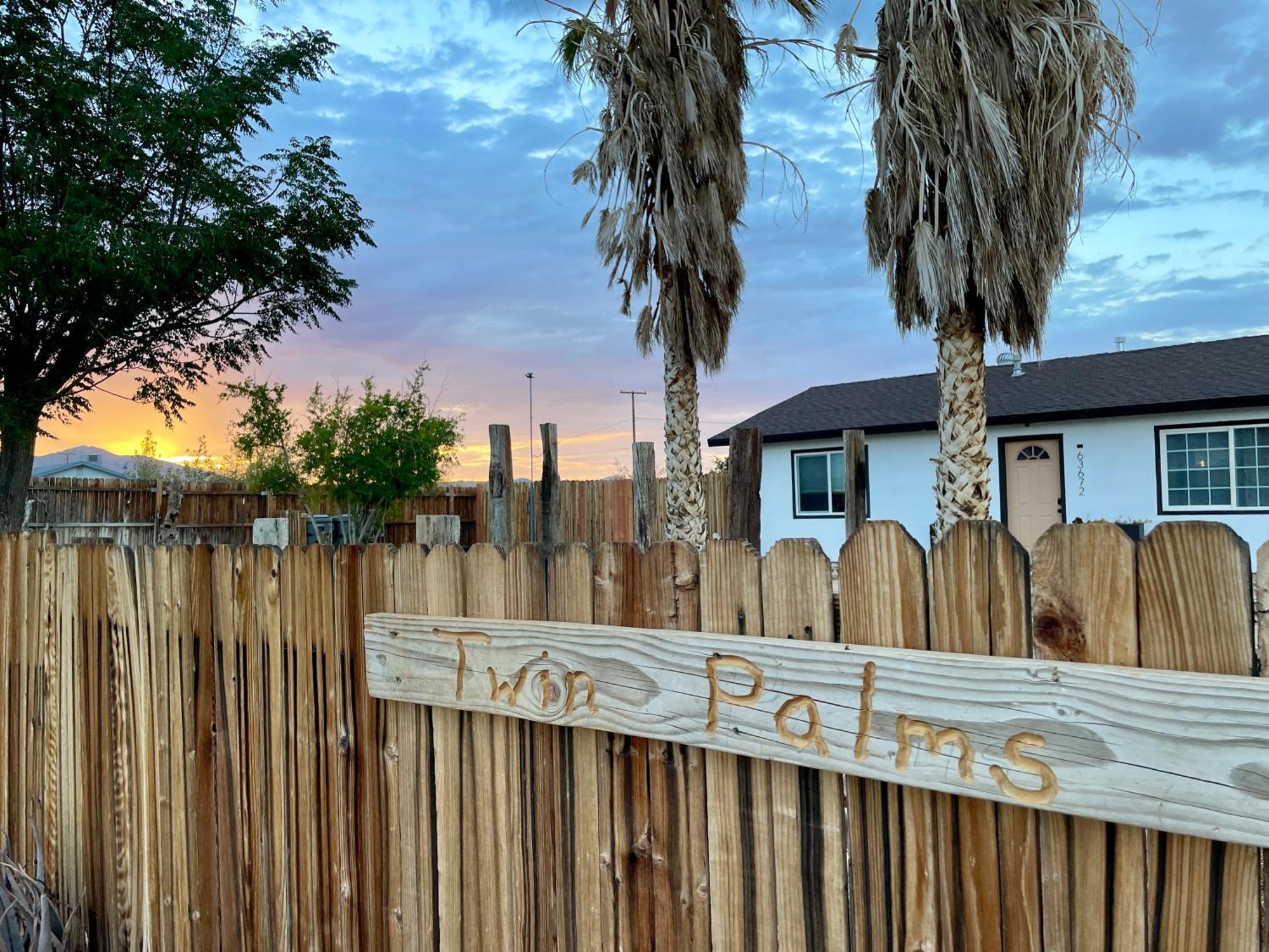 Twin Palms Desert Getaway - Jacuzzi, Fire Pit, Meditation Room & More Джошуа-Три Экстерьер фото